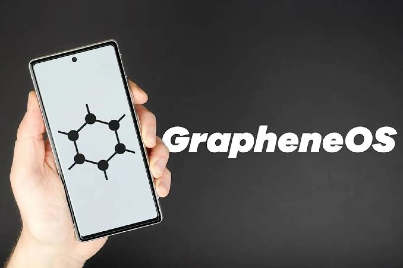 Man accused after dropping phone with GrapheneOS during airport search